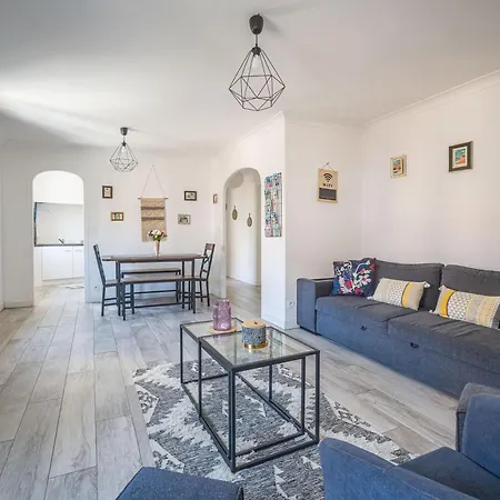 Apartman Le Spacieux Anatole, T3 Bis, Centre Narbonne