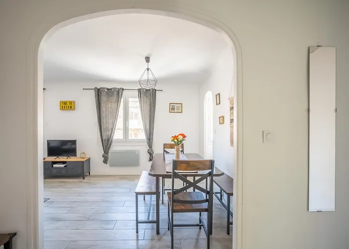 Apartment Le Spacieux Anatole, T3 Bis, Centre