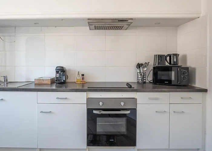 Apartment Le Spacieux Anatole, T3 Bis, Centre Narbonne