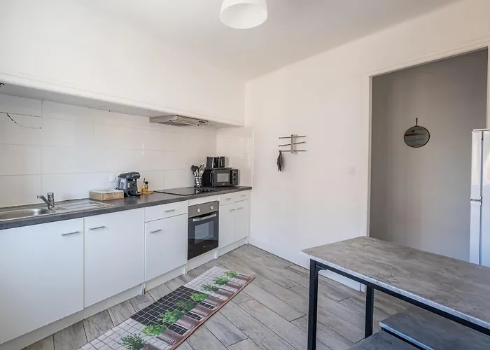 Apartment Le Spacieux Anatole, T3 Bis, Centre Narbonne